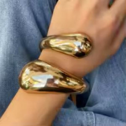 Women's Teardrop-Shaped Bracelet