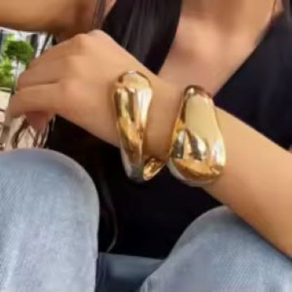 Women's Teardrop-Shaped Bracelet